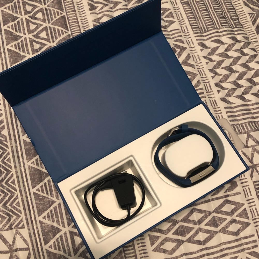 Fit bit charge 2, only wore for one day!
